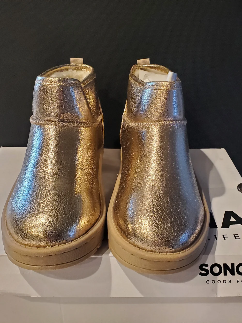 New. Sonoma Kids Metallic Rose Fold. Big kids,Size 4